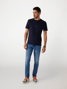 GUESS

T-SHIRT LOGO FRONTALE

M2YI72I3Z14 - immagine 2