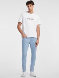 GUESS JEANS

T-shirt American Tradition

M4YI42K8FQ4 - immagine 2
