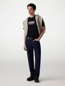 GUESS

T-shirt logo frontale

 M5GI19J1314 - immagine 2