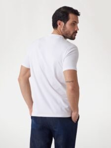 GUESS

T-shirt logo frontale

 M5GI19J1314 - immagine 6