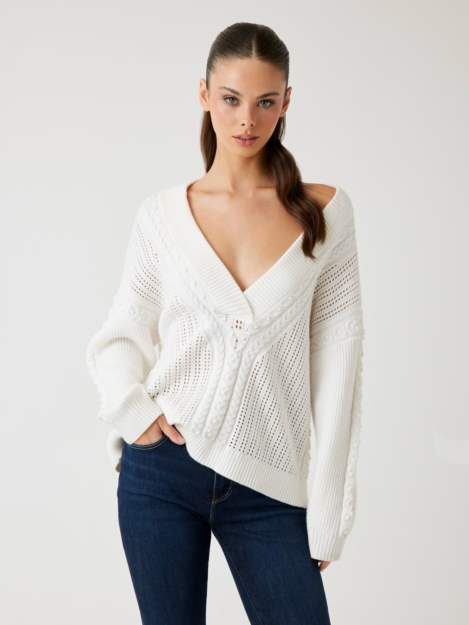 GUESS
MAGLIONE IN MAGLIA TRAFORATA

W5BR53Z2ZK2