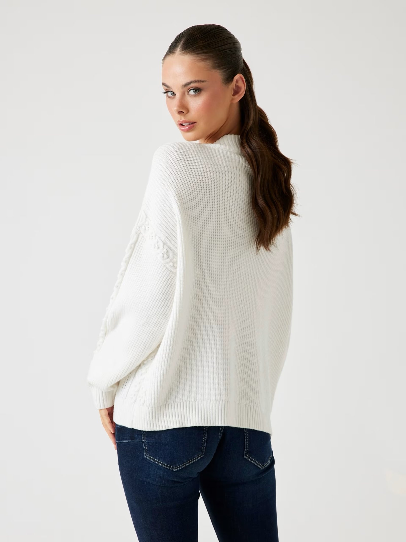 GUESS
MAGLIONE IN MAGLIA TRAFORATA
W5BR53Z2ZK2 - immagine 3
