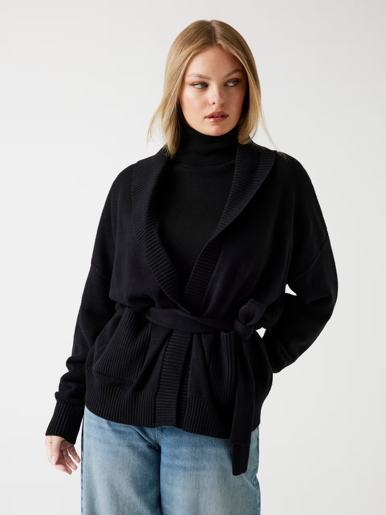 GUESS 
CARDIGAN APERTO LUNGO

W5BR28Z0572