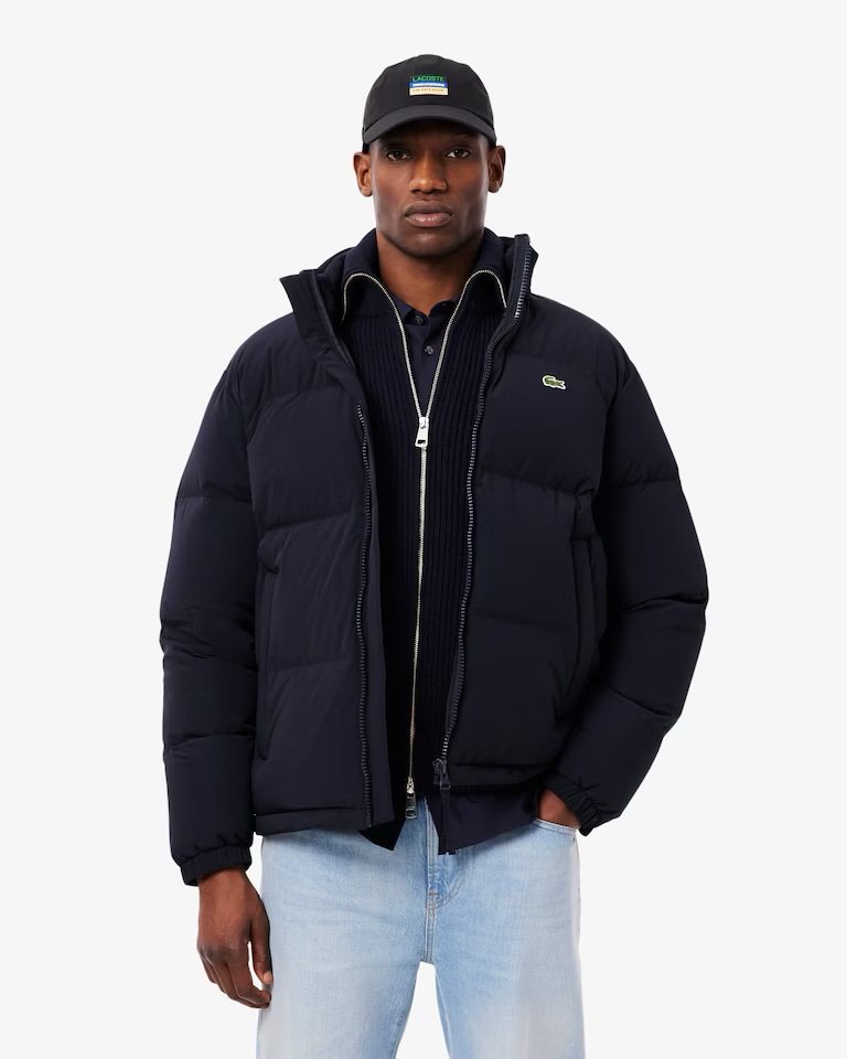 LACOSTE

Piumino con cappuccio impermeabile blu navy
REF: BH5154-00