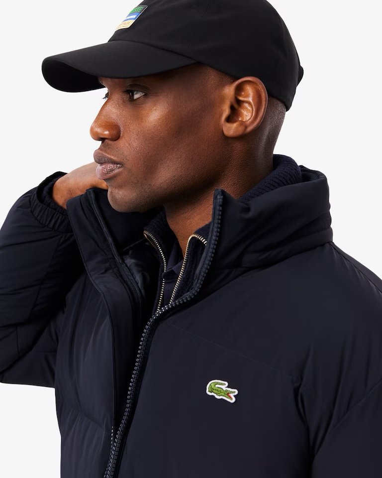 LACOSTE
Piumino con cappuccio impermeabile blu navy
REF: BH5154-00 - immagine 2