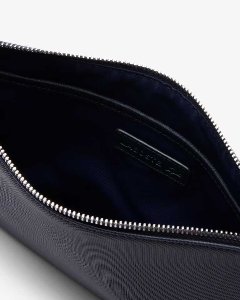 LACOSTE 
Borsellino classico da uomo blu navy
REF. NH5082HC - immagine 4