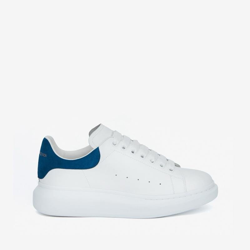 Alexander McQueen Sneakers Oversize Donna in Pelle di Vitello Bianca con Tallone Blu